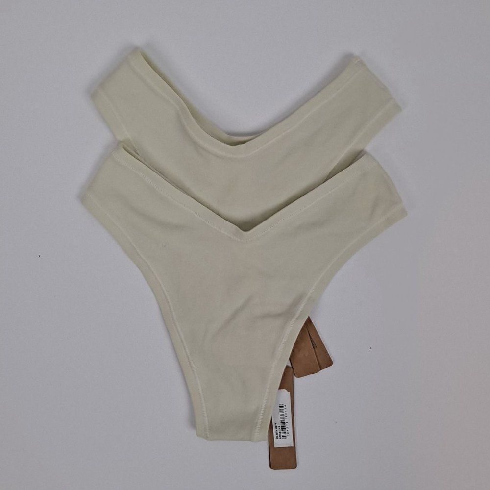 2 pair SKIMS thongs NWT‎